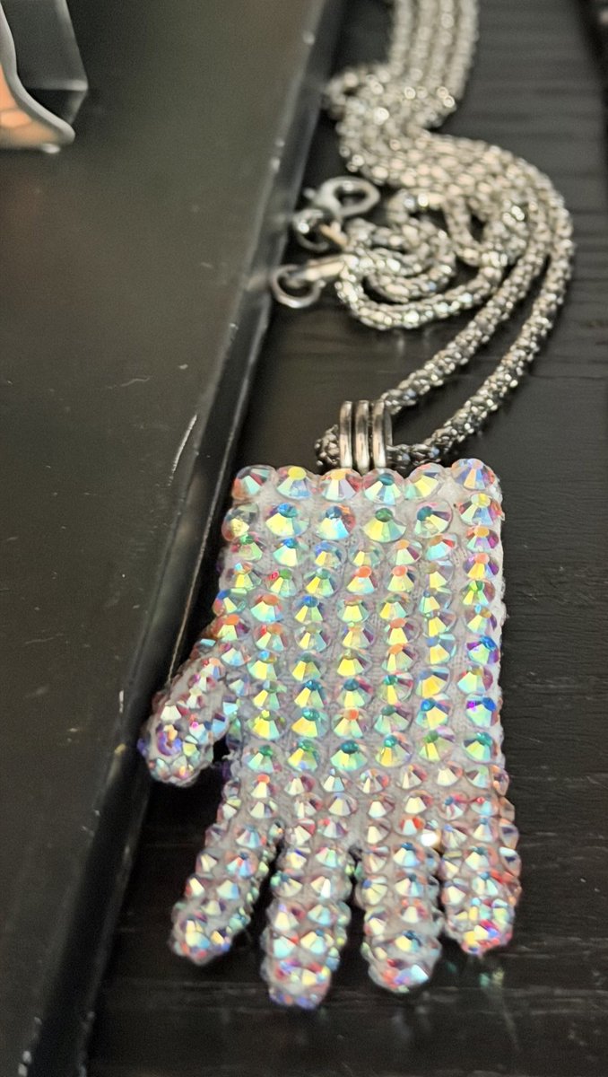 Northen93's tweet photo. I gave Jaafar this necklace at the signing in Berlin ✨

#MichaelMovie https://t.co/XD00z18lCg
