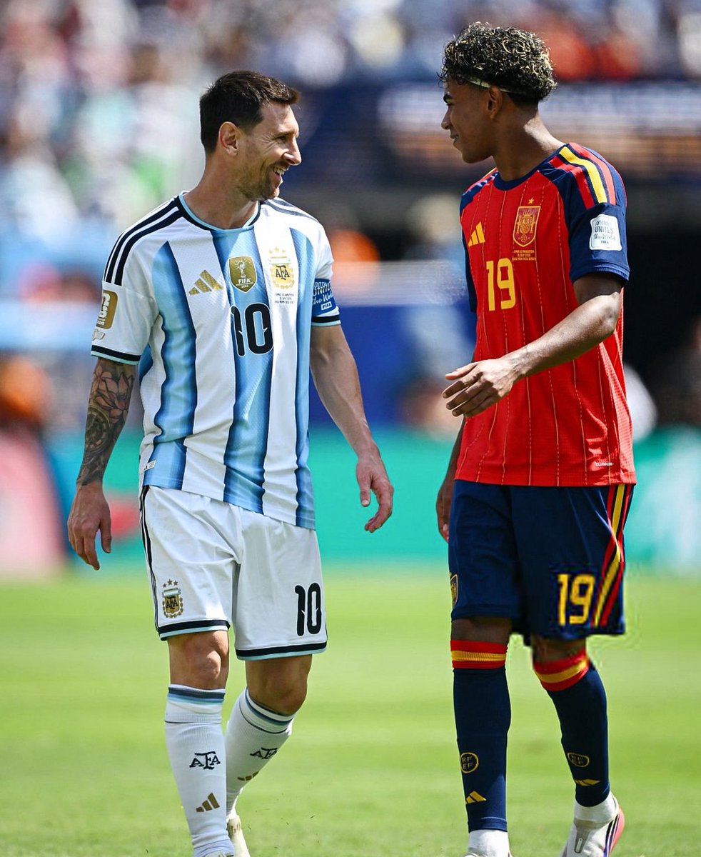 Messismo10's tweet photo. 20 años y 13 días de diferencia. 

En una final del mundo. https://t.co/Ny95t67fCN