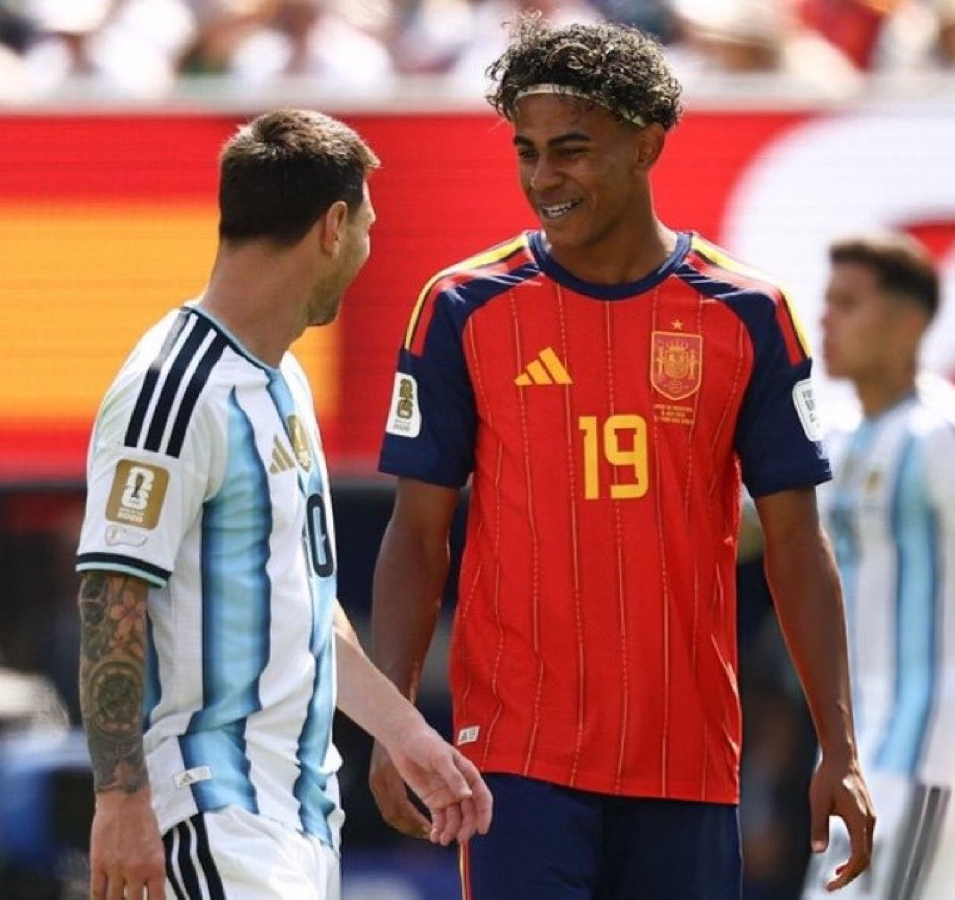 Messilizer0's tweet photo. Best picture at the World cup so far https://t.co/FzMMbG2bt2