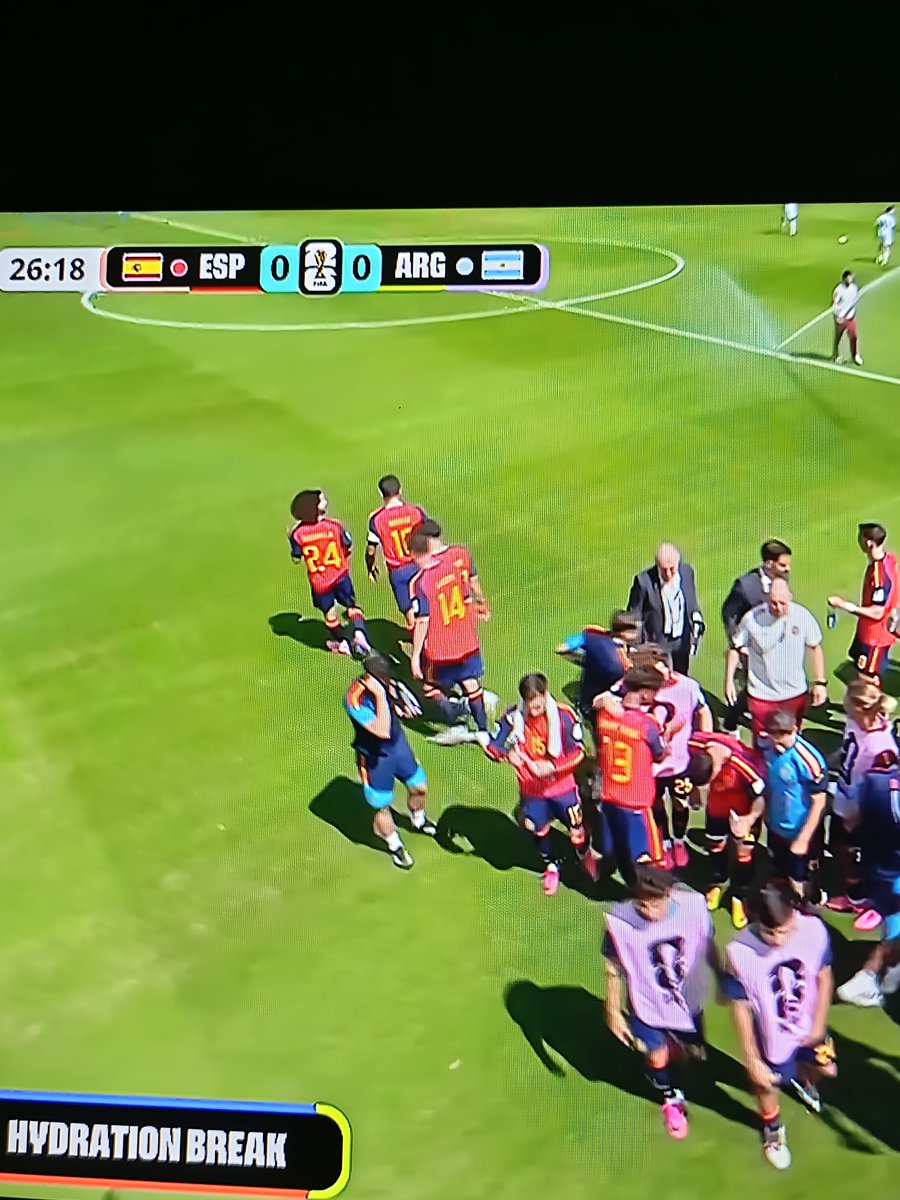 vllanilla's tweet photo. ayo siapapun yang menang yang penting seru matchnya, kalo bisa kalah semua 💃

#espvsarg https://t.co/2jQhJkC29E
