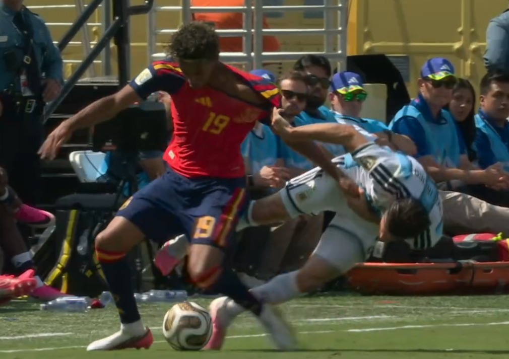 The_Monkey_Mode's tweet photo. Y ESTO NO ES NI AMARILLA, EL ARBITRO QUE NO SE NOTE EH #MundialRTVE #CopaMundialFIFA https://t.co/pMarZrIb1G