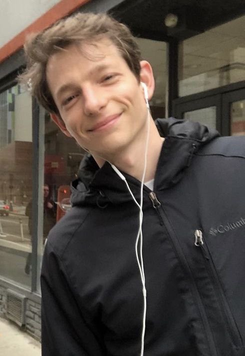 RinaFaist's tweet photo. Lord bring back the Apple earphones and Columbia jacket era https://t.co/HX7Q9gZJ8D