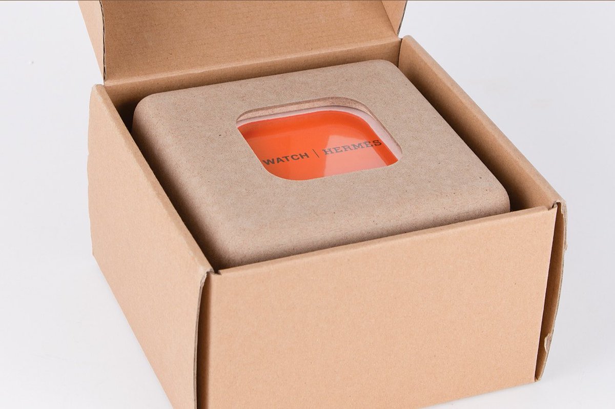 AppleDemoYT's tweet photo. In March of 2024, a sealed 42mm 1st generation Apple Watch Hermès (with a Fauve Barenia Single Tour band) sold for $10,865 USD at an auction. Not sure how I’m just finding out about this now, but the fact that it sold for that price is insane.

Source: https://t.co/PEWpbHxsvT https://t.co/NVpzp4ykFR