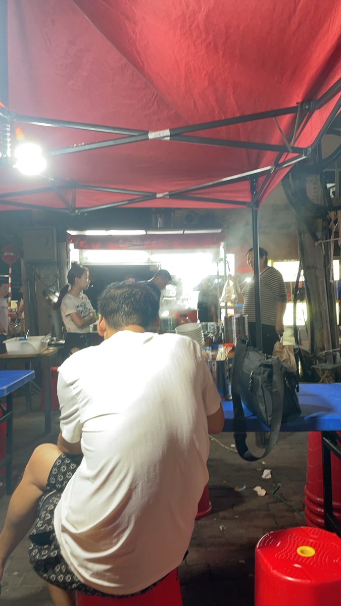 choejaehun38738's tweet photo. Craving crispy fried squid skewers at the street stall  The sizzle + savory seasoning is absolute late-night vibe perfection!， https://t.co/HYKS5CKOvC