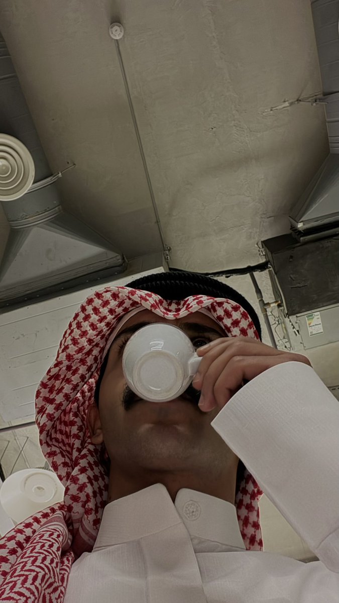 DD1T_'s tweet photo. «سعيت أكافح الدنيا شقي، و ساءت الأحوال
و لا زلت أترقّب غيث صبري يسقي ركابي» https://t.co/EFiCCQGSXE