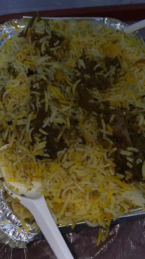okbyebgmd's tweet photo. Nyasar di masjidil haram, tiba-tiba ada didepan kabah, pulangnya beli nasi briyani sama jus mangga, enak bgt lagi 😭 https://t.co/OvMd3ykrJY