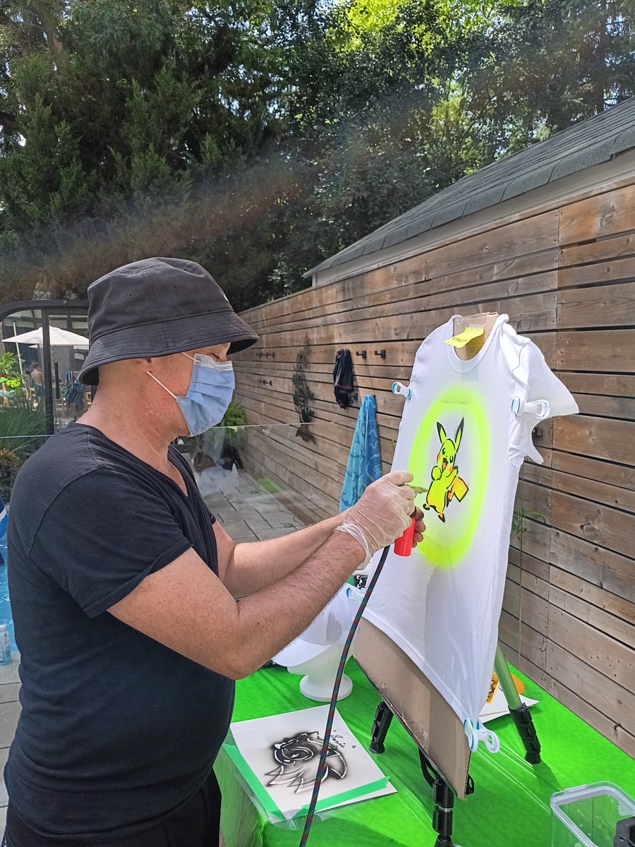 AirbrushToronto's tweet photo. Airbrushing hats and tshirts for kids parties. #partyenteetainment #Airbrushing #kidsparty #Toronto #evententertainment https://t.co/z7fHgOApXJ
