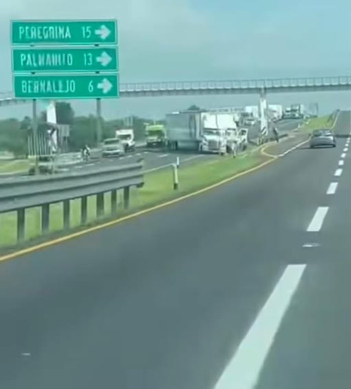 Planoinforma's tweet photo. #VialidadSLP | 🚨❗ ¡Precaución! Reportan accidente antes de llegar a Santa María del Río (por el Huizache) Con dirección de norte a sur
.
.
📸 Vialidad SLP 4.0 https://t.co/WX6SVPm716