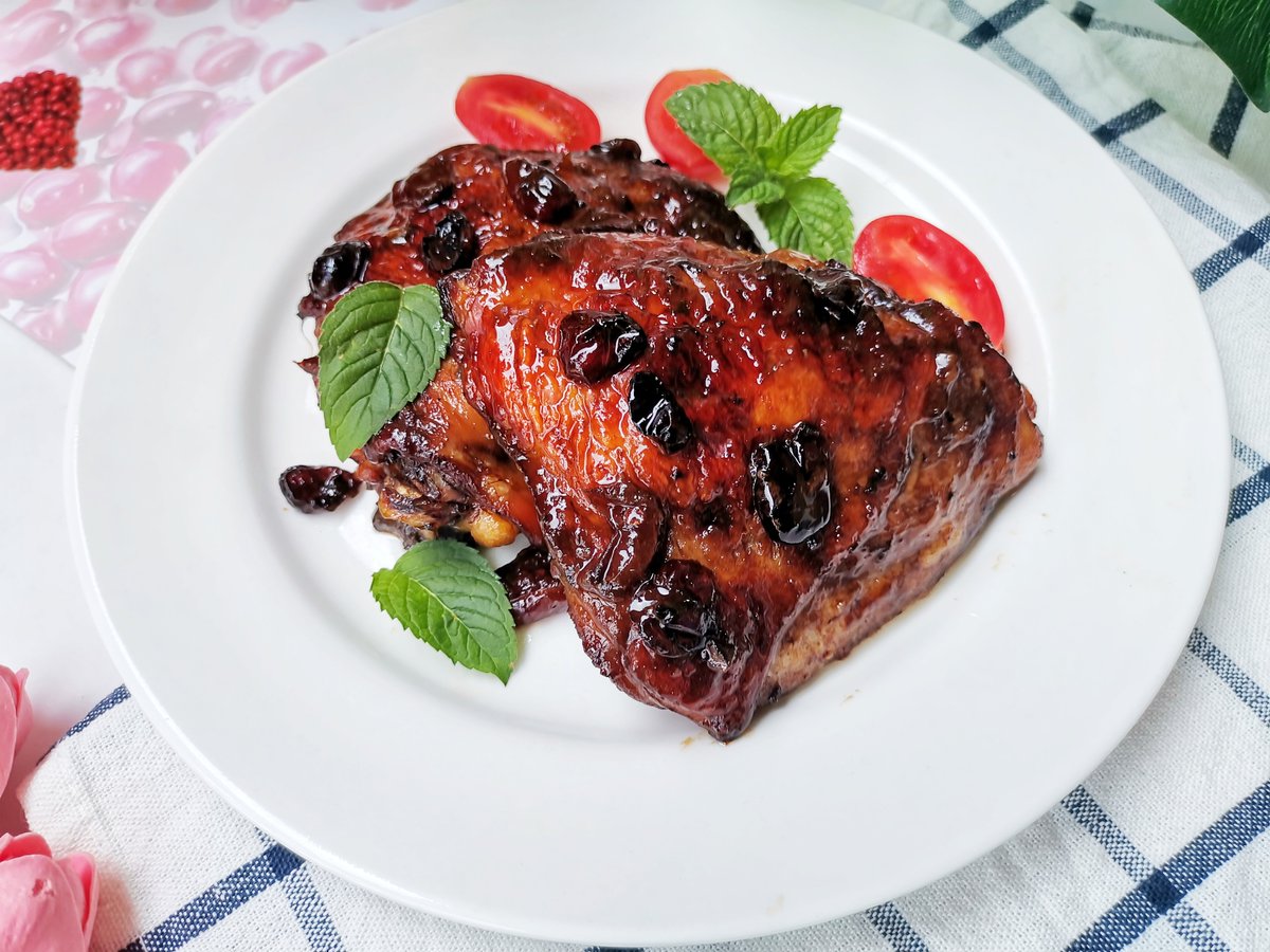 jaklinedu245's tweet photo. Thanksgiving just got yummier! Our limited Turkey u0026 Cranberry Pecan Pie Combo is here – warm, flavorful, and perfect for your holiday feast. Order now before it’s gone! #ThanksgivingFeast https://t.co/ddthFed21Q