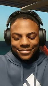 UTStuds's tweet photo. The face Azzy makes when he lets Dess beat him in Super Smashing Fighters (He just likes to see her happy). https://t.co/CB5NQI8df1