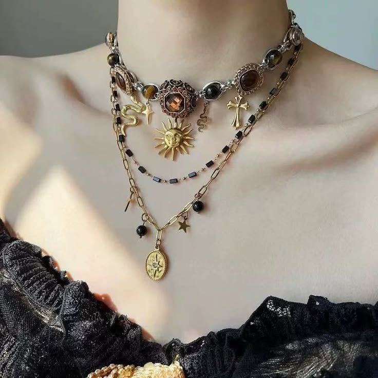 violetsgrimoire's tweet photo. let pinterest pick an outfit for you!

top
bottom
shoes
accessories

omg!! i got cute af options for once! 🥺☀️ https://t.co/syIMSo7A8h