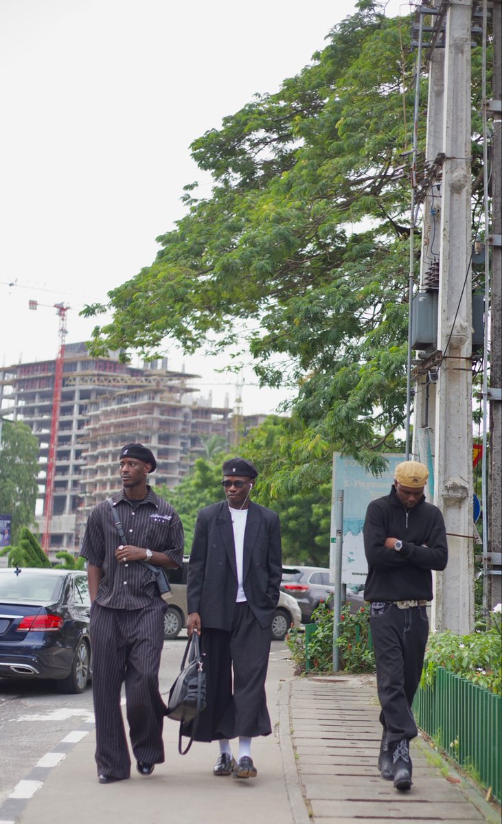 pelumi_faruk's tweet photo. How people style black in Lagos Nigeria! 

Let’s see how yours is styled! https://t.co/oBrRPd7WSO