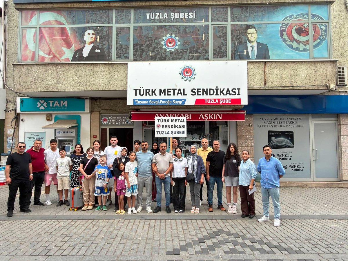 TmsTuzlasb's tweet photo. Sosyal Sendikacılığın öncüsü Türk Metal’in Ankara Büyük Anadolu Otel’de 24. Üncüsü düzenlenecek çocuk kurultayına Tuzla Şube’sine bağlı işyerlerinde çalışan üye çocuklarını temsilcilerimizle birlikte yolcu ettik. https://t.co/iZN0D2xLO4
