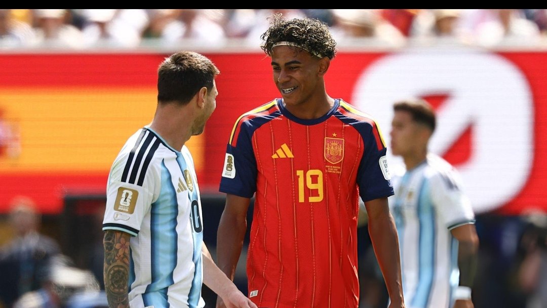 TiagoSanto40461's tweet photo. Coração na mão até agora! 😵‍💫🔥Espanha e Argentina tão fazendo um jogaço.
Ninguém quer errar nesse momento Agora é segurar a ansiedade até o apito final!❤️
#fifadünyakupası  #BawumiaSpeaks https://t.co/gRu9C2VYGe