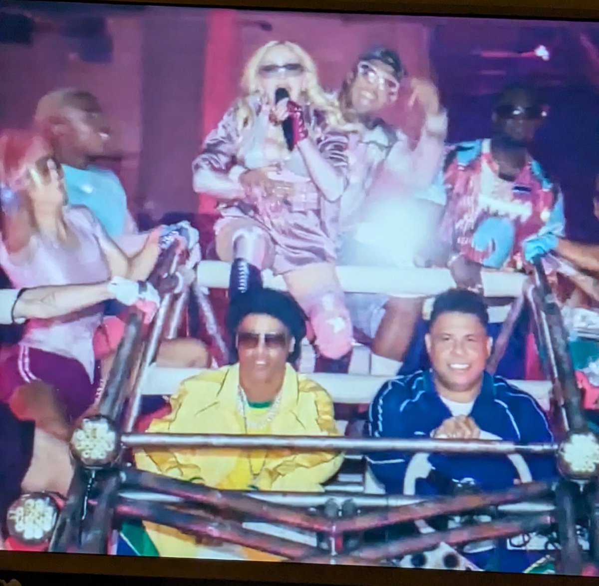 MrThirdpersonOG's tweet photo. With all due respect to the legend that is Madonna, she need to go sit her ass down somewhere https://t.co/9A2tv5bOvd