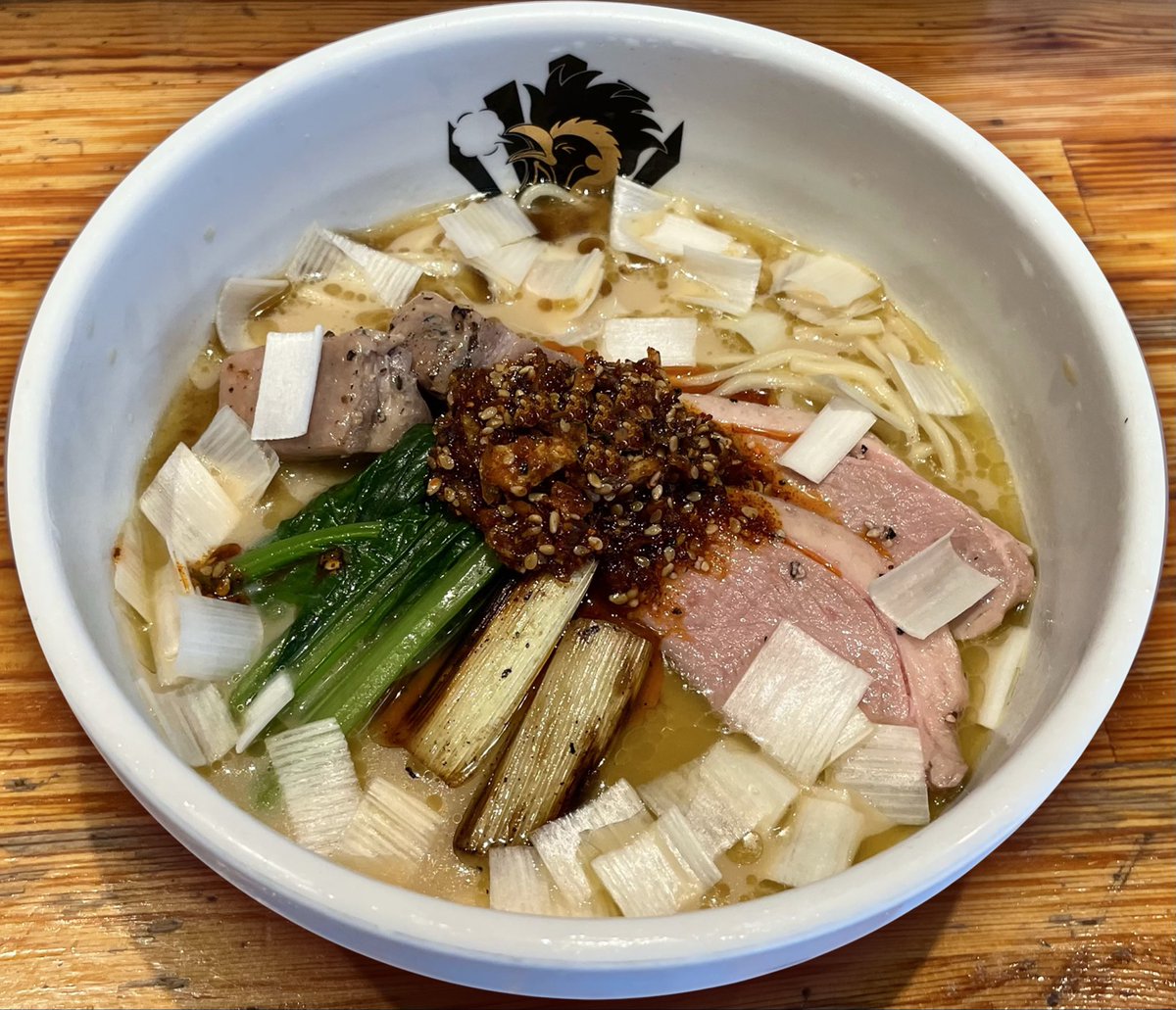 munchieken2018's tweet photo. おはようございます
本日も通常営業(11時〜21時）です

【限定】

🍜冷やし山椒鴨中華そば
オリジナル山椒油と食べる麻辣油でビシッとシビ辛！

連日猛暑の中たくさんのお客様にご来店いただきありがとうございます
お並びの際には熱中症など充分にお気をつけください

よろしくお願いいたします！ https://t.co/uVuG1IUoir