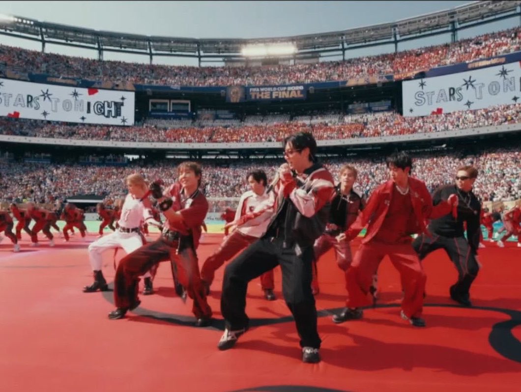 ARMYForce_Peru's tweet photo. Los chicos presentaron DYNAMITE en la final del mundial ‼️🤩

BTS AT WORLD CUP 2026
#BTSxWORLDCUP2026
#BTSHALFTIMESHOW https://t.co/9qfk13VL7v