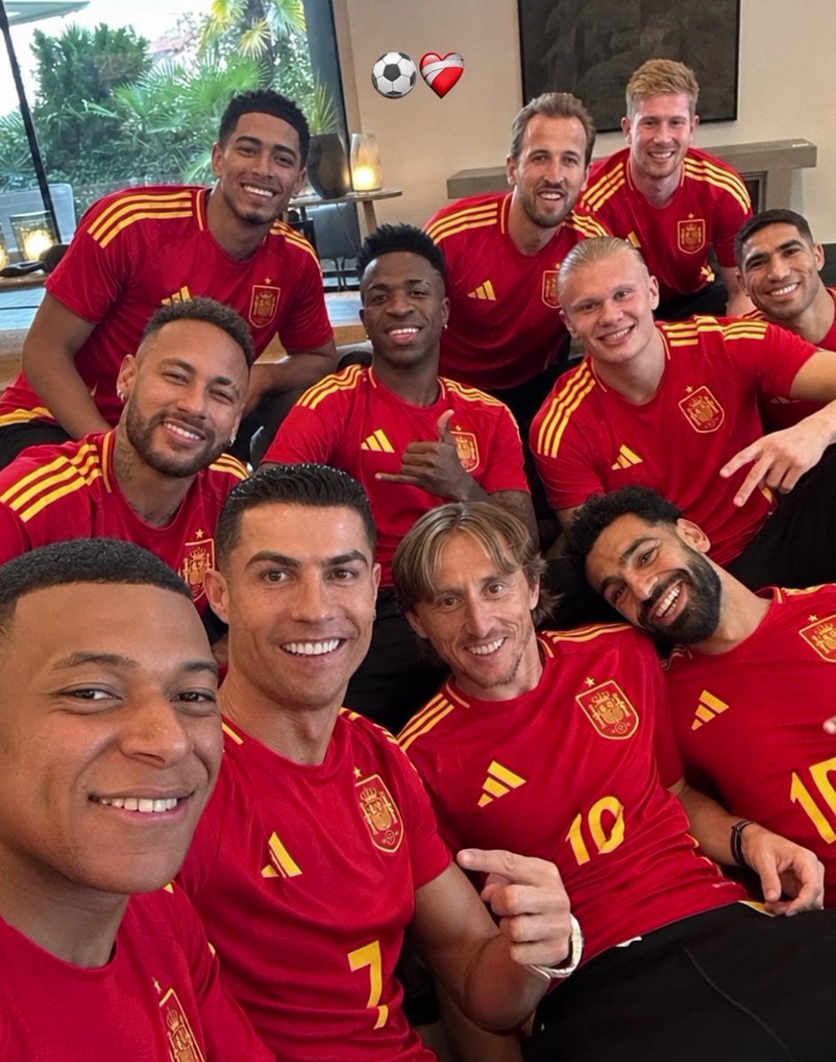 TrueGemHunter's tweet photo. Cmon Spain whole world is with you.

Time to win the world cup. 45 mins to go https://t.co/5dnQmJXVJQ