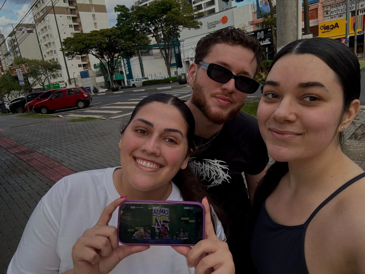 Camila__Muller's tweet photo. Caminhando, mas de olho no Camisa 24. Amooo! 🤍 Aqui a torcida é pela Espanha!
Obs.: A Larissa tá torcendo pra Argentina, mas a gente finge que não pra não acabar com a amizade

#camisa24 #diatv https://t.co/slLC8mDGaA