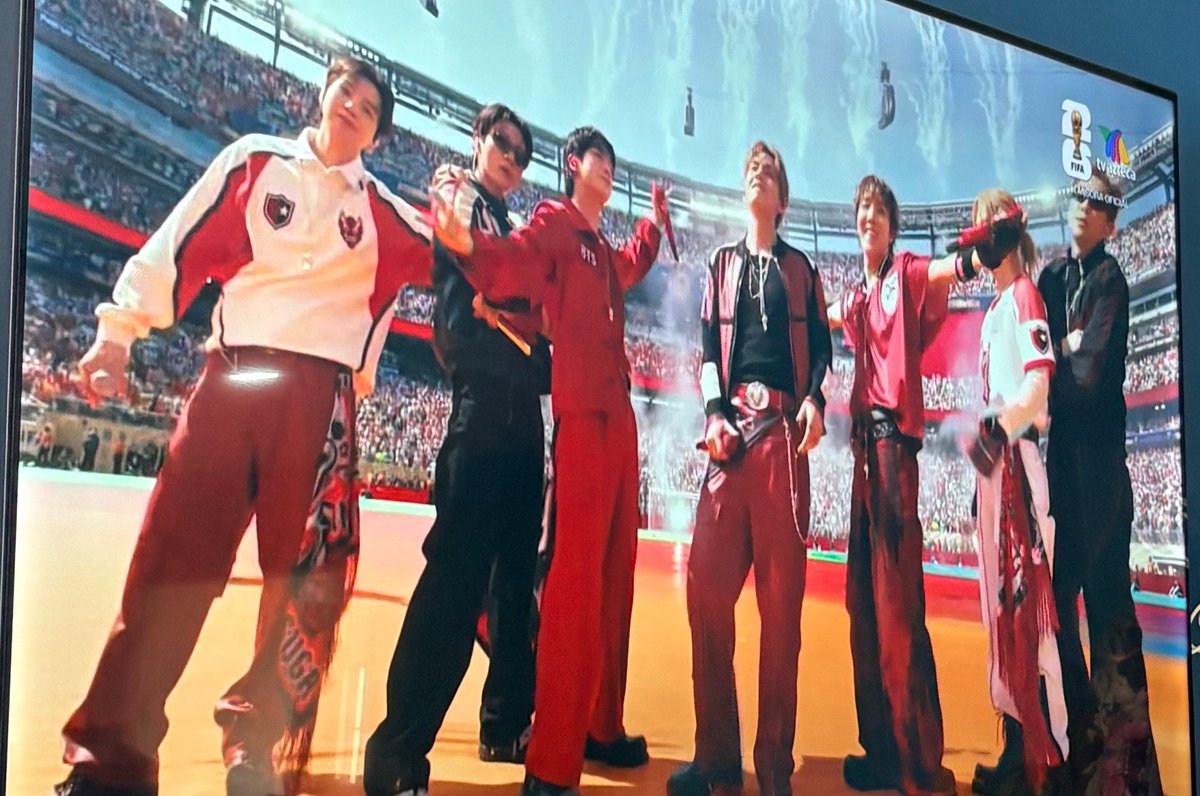 thvcut_'s tweet photo. OMGGGG 😭

BTS THE LEGENDS
BTS AT WORLD CUP
BTS PAVED THE WAY
BTS AT WORLD CUP 2026
BTS EN LA COPA MUNDIAL 2026
@BTS_twt #방탄소년단 #BTS #BTSARMY #BTSXWorldCup2026 #BTSHALFTIMESHOW https://t.co/oDcM8puUup