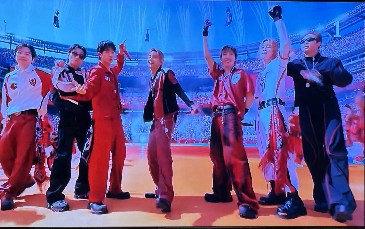 faeryjim's tweet photo. i just saw my tannies yesterday and now i’m watching them perform in world cup. i’m so proud of you, @BTS_twt !!! HAVE LOTS OF REST I LOVE YOU SO MUCH

#BTSxWORLDCUP2026
#BTSHALFTIMESHOW https://t.co/WBlD8UAh6J