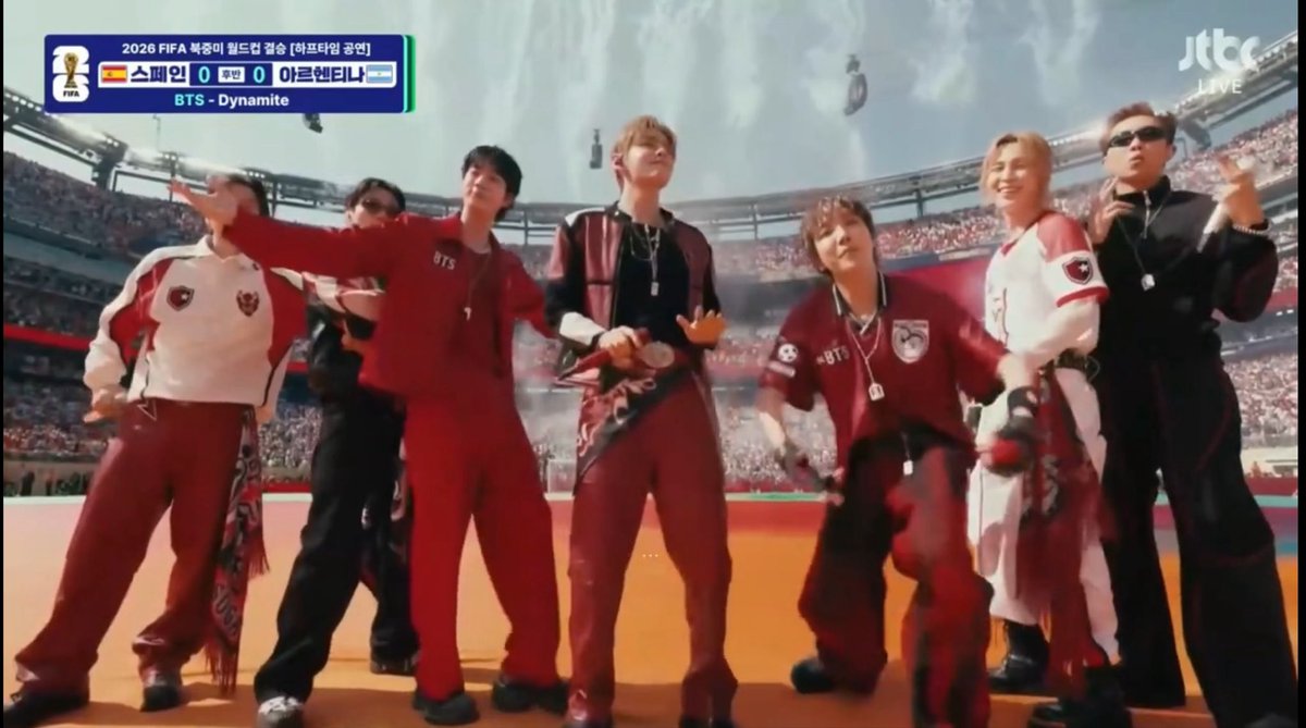 4everMondler's tweet photo. RT @HobiCasa: BTS MADE HISTORY TODAY😍 https://t.co/pp0KPgUpgd