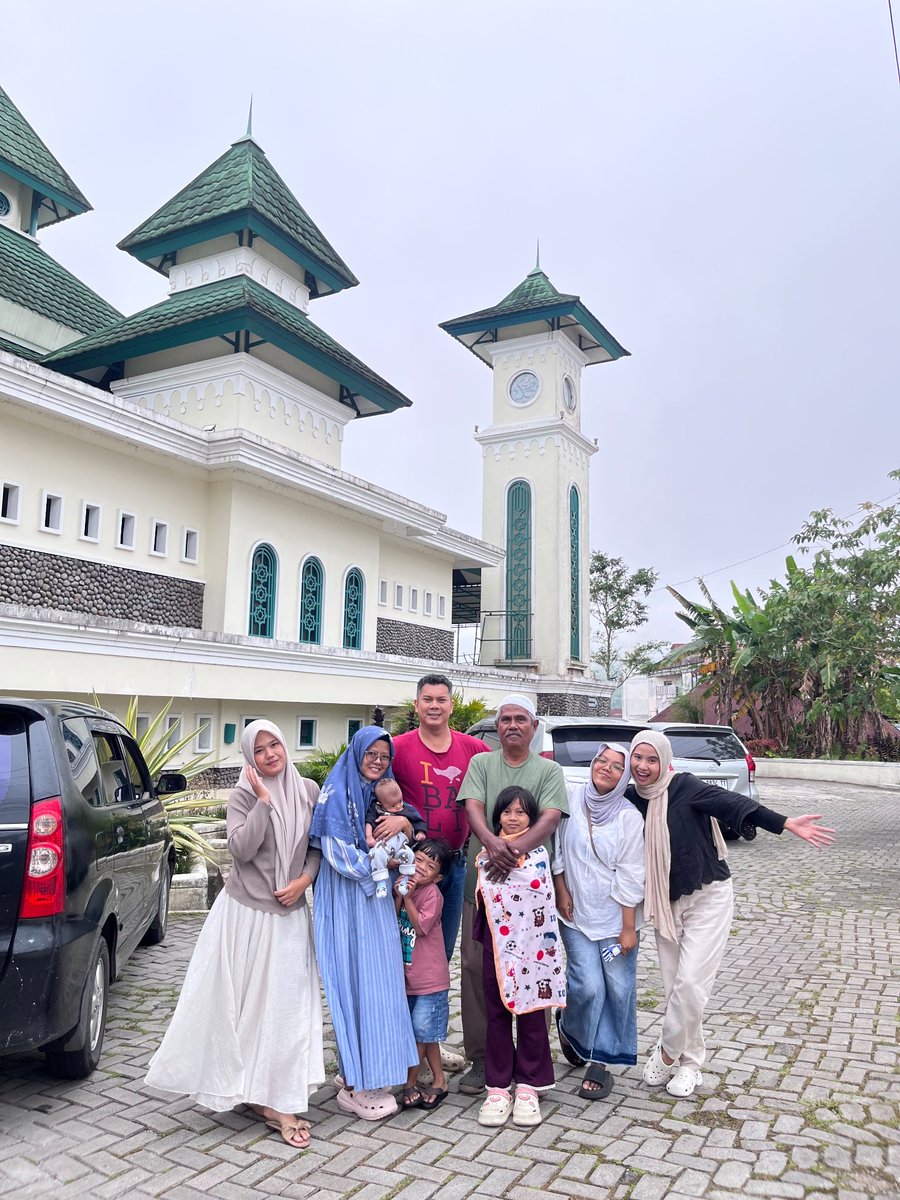 Delvamoh's tweet photo. #delvamoh #family https://t.co/47osiFaSTR