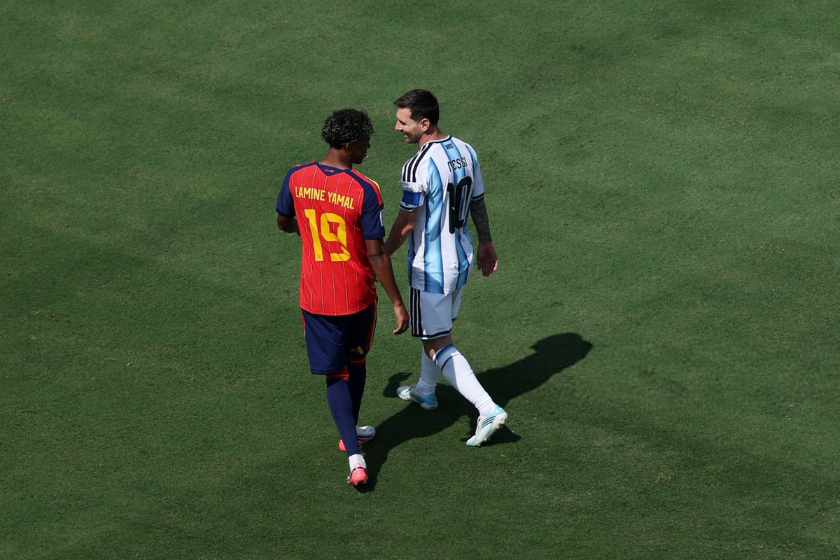 4KMHQ's tweet photo. Lionel Messi &amp; Lamine Yamal https://t.co/fZP12Nwtja