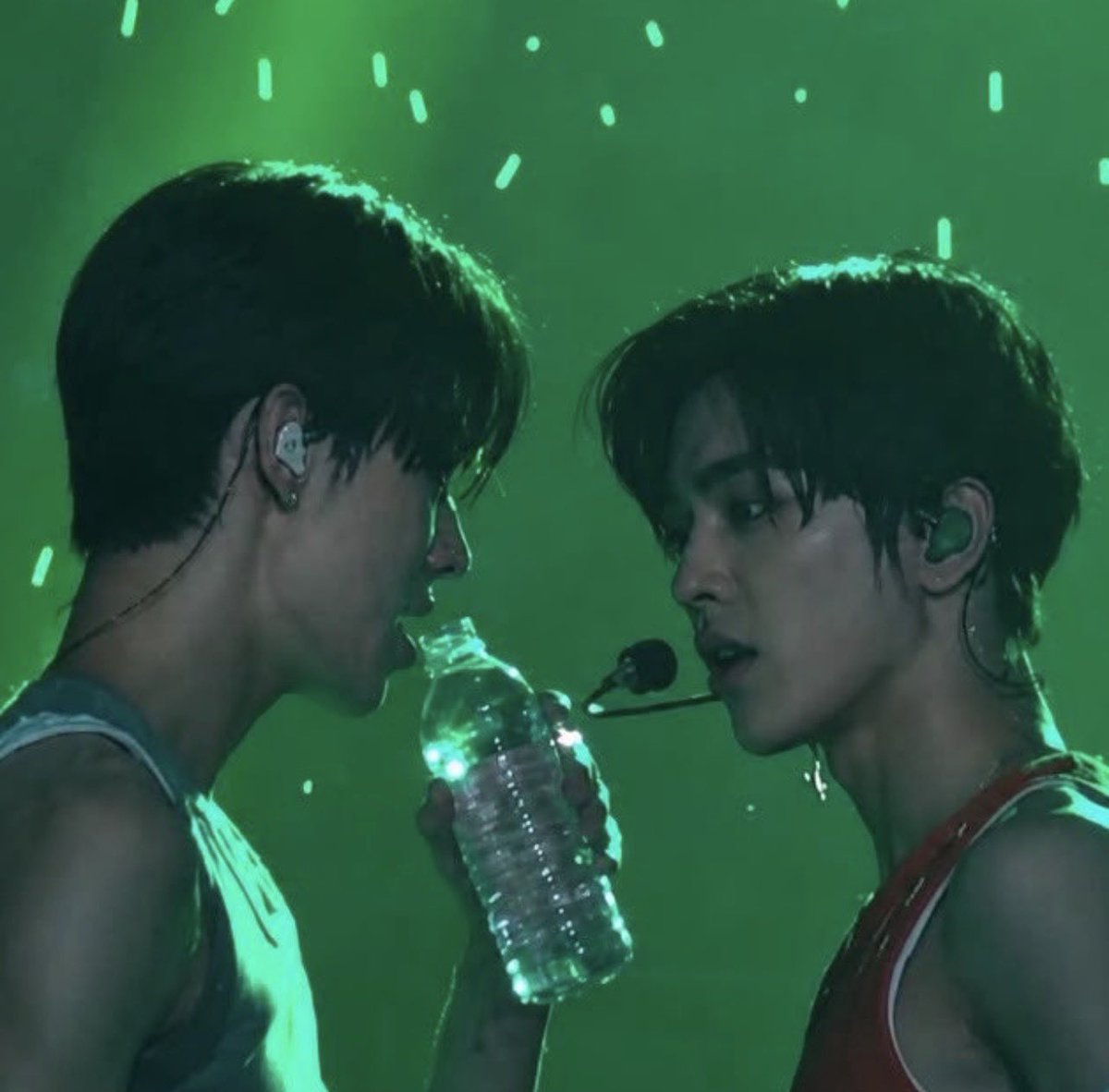 keonhyeon9z's tweet photo. "kiss?"                                                   "later baby" https://t.co/D1zxvt52Nj
