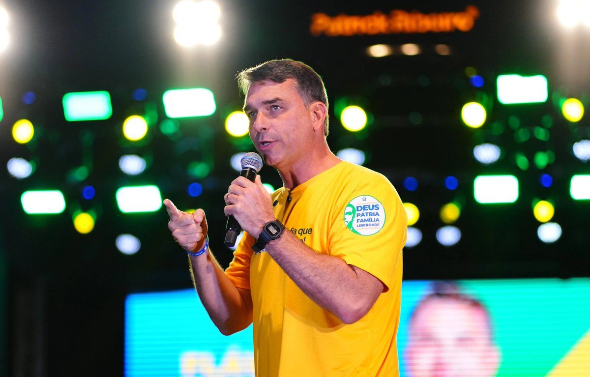 gazetadopovo's tweet photo. Flávio Bolsonaro diz que Lei Maria da Penha “não protege as mulheres”

https://t.co/f1QB99VGpw https://t.co/koW7WtvRPn