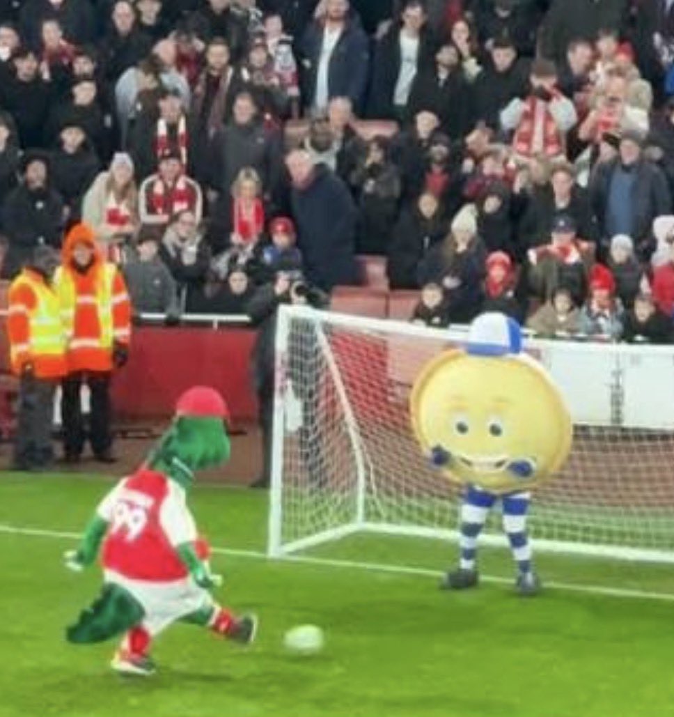charles_watts's tweet photo. Spend all you want on half-time shows, you can’t beat this. https://t.co/205XTCXDNj