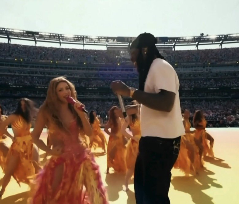Meetlayania's tweet photo. 🚨🏆 Burna Boy &amp; Shakira take the stage for an unforgettable FIFA World Cup Final halftime performance! 🎤⚽🔥 https://t.co/zMa7ftYMtg