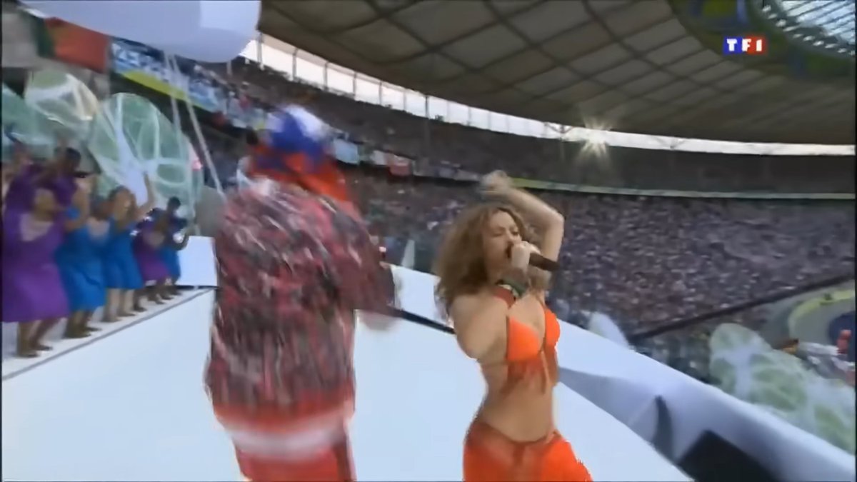 MasFarandulaOf's tweet photo. Shakira ha cantado en 4 finales de un mundial 

Alemania 2006
South Africa 2010
Brasil 2014 
MEX USA CAN 2026 https://t.co/GfPwsJbk9s