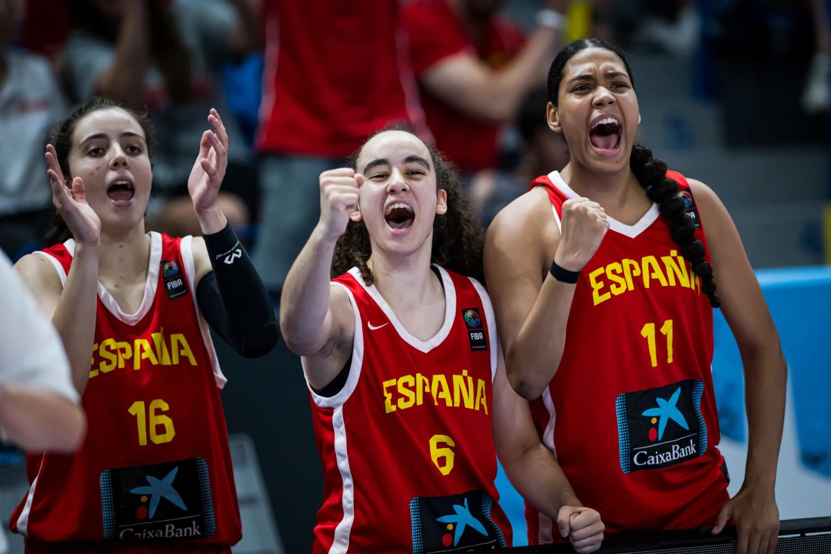 GIGANTESbasket's tweet photo. 🇪🇸 ORGULLO DE PLATA

🥈 España cae ante Estados Unidos en la final del Mundial U17 por 82 a 73

Isabel Hernández terminó con 28 puntos y 8 recuperaciones y Amelia Alonso 14 puntos y 11 rebotes

📸 #FIBAU17 @NextGenHoops https://t.co/3fT25BcTWJ