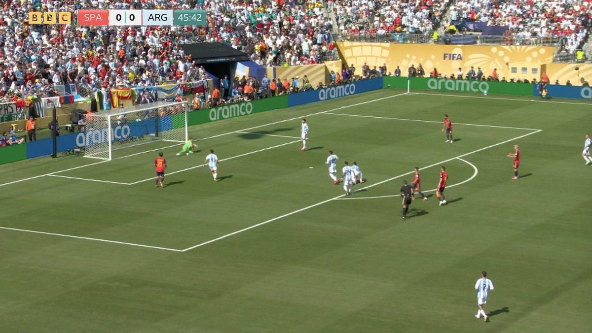 perryghofficial's tweet photo. 📸 - EMILIANO MARTINEZ WITH THE SAVE!

#WorldCupFinal #FIFA #Football #Spain #ArgentinaVsEspaña https://t.co/cwP797pjEn