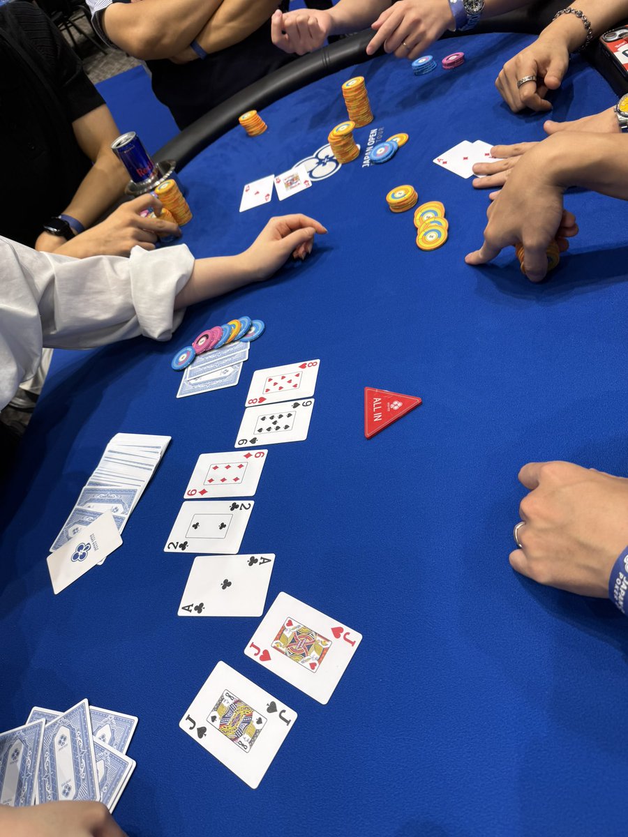 rondarond's tweet photo. ラストin #JOPT は
68 NLH Bigstack Hyper

ターボの肌感が全然分からず…みんなAI合戦かコレ？

ショートの4bb低空飛行中、KToで気合いAIし勝ち倍アップ。続いてのハンドでTT入ってAIしさらに倍アップしアベレージ到達。2連続で勝ち調子に乗ったところにJJ。当然のAIし、結果は画像の通り。飛び〜 https://t.co/HYSB1Hsves