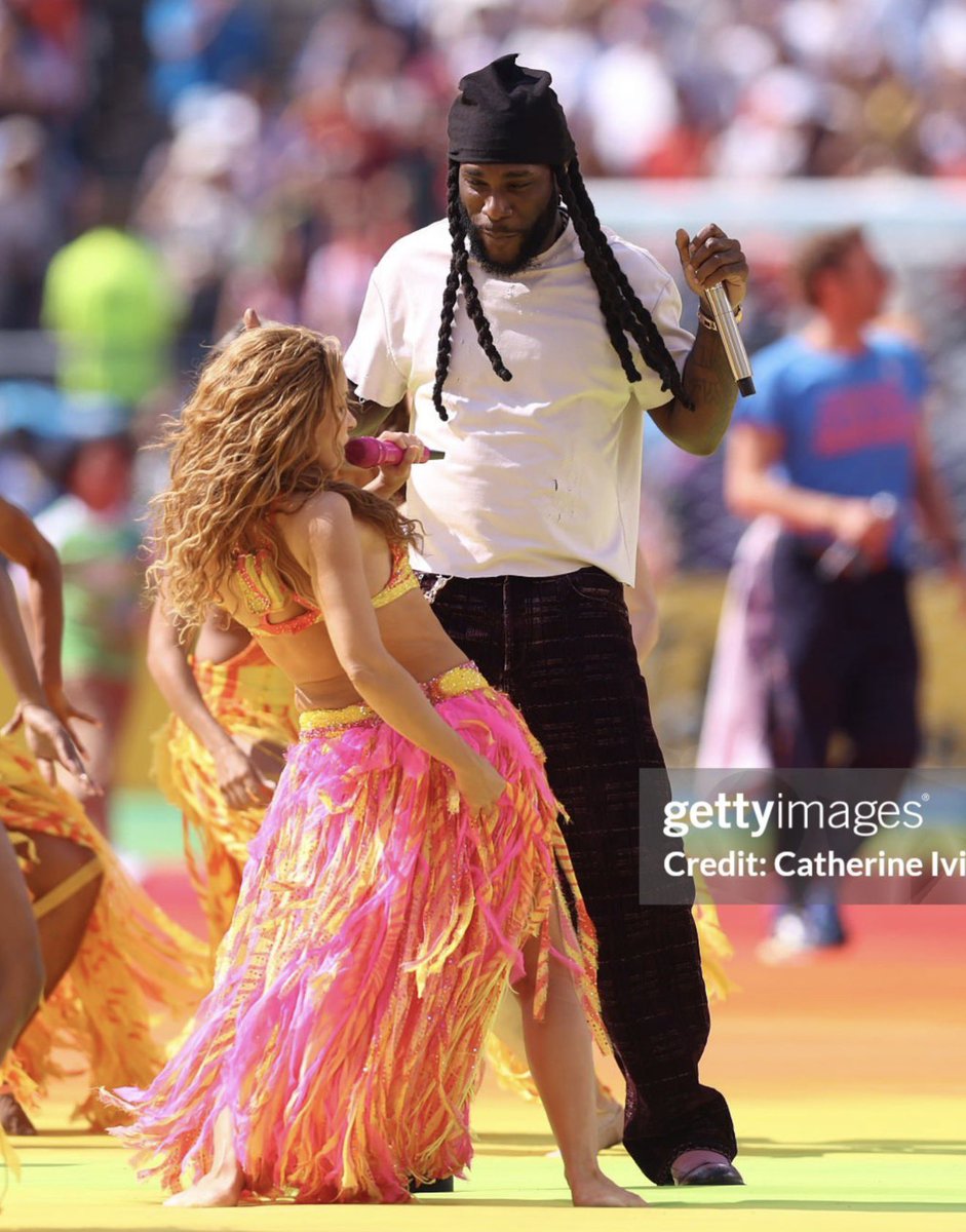 1BENNY7G's tweet photo. BURNA BOY AND SHAKIRA GOT CHEMISTRY! 😁 https://t.co/8DUeJogvSi