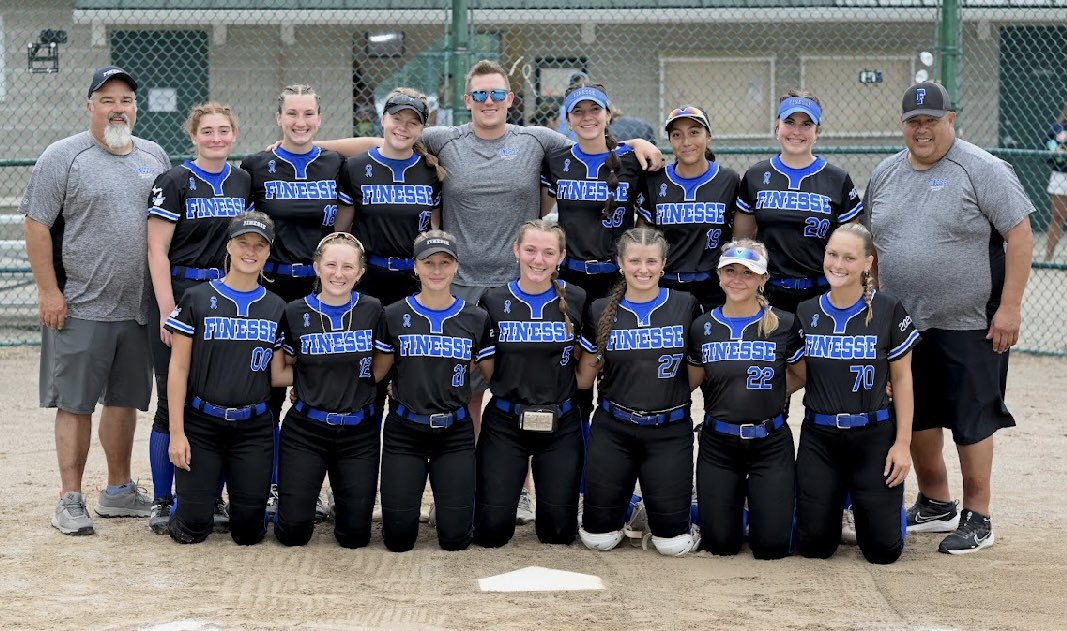 LMendez2027's tweet photo. End of a chapter today. I am so thankful to have played with Finesse Kolinski for the past 2 seasons.

This team is truly a blessing 💙

@FinesseKolinski | @UOlivetSBALL https://t.co/kokhPrraWL