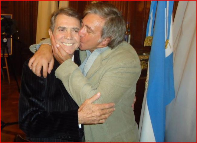 MuertosArg's tweet photo. 21/07/2020 murió Luis Fuxan.
Locutor. Un gran tipo que trabajó mucho pero fue la voz de canal 13 por décadas. Único.
Nos dejó hace 6 años con solo 67.
Pérdida grande, gratos recuerdos. https://t.co/la6kzf1KRQ