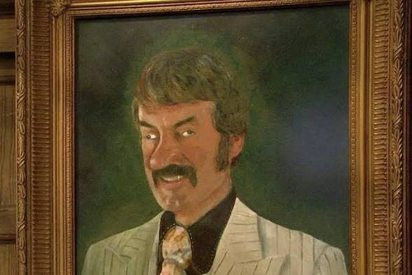 BRINGDOWNTHEWEF's tweet photo. @LozzaFox He used boycies artist off green green grass hahahaha i think its a perfect picture of him. https://t.co/uQs9VDFq89