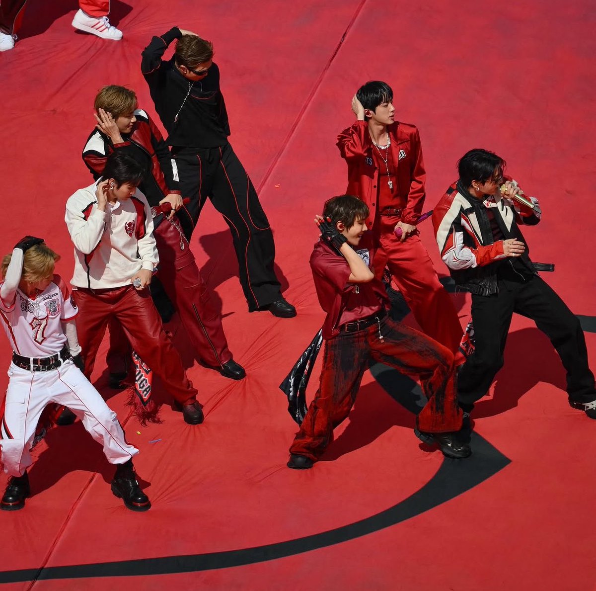 _BTSMoments's tweet photo. #BTS performed "Dynamite" at the First-Ever FIFA World Cup Final Halftime Show..⚽🏆🏟️

BTS AT WORLD CUP 2026
#BTSxWORLDCUP2026
#BTSHALFTIMESHOW https://t.co/YH3KWEDGq8
