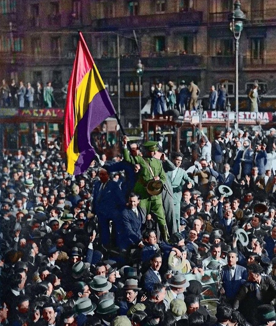 vogelful's tweet photo. the spanish republican flag is so nice looking https://t.co/1O8S86ZSz9