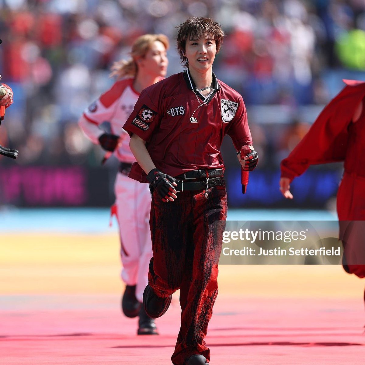 JHPOPBASE's tweet photo. j-hope at the FIFA World Cup Final Halftime show. https://t.co/J7b7Ca1l5K