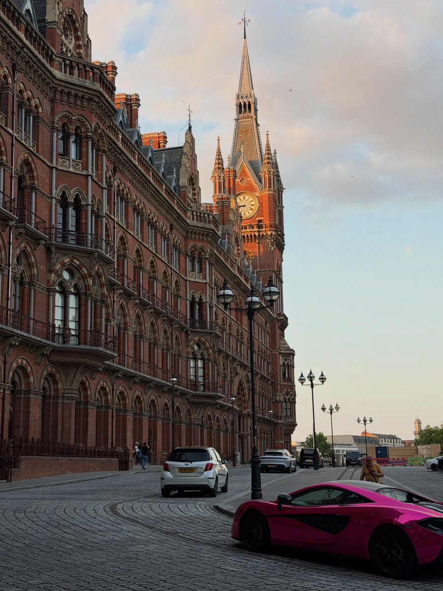 echoesofworld's tweet photo. London, England https://t.co/xucF4Kb1Pt