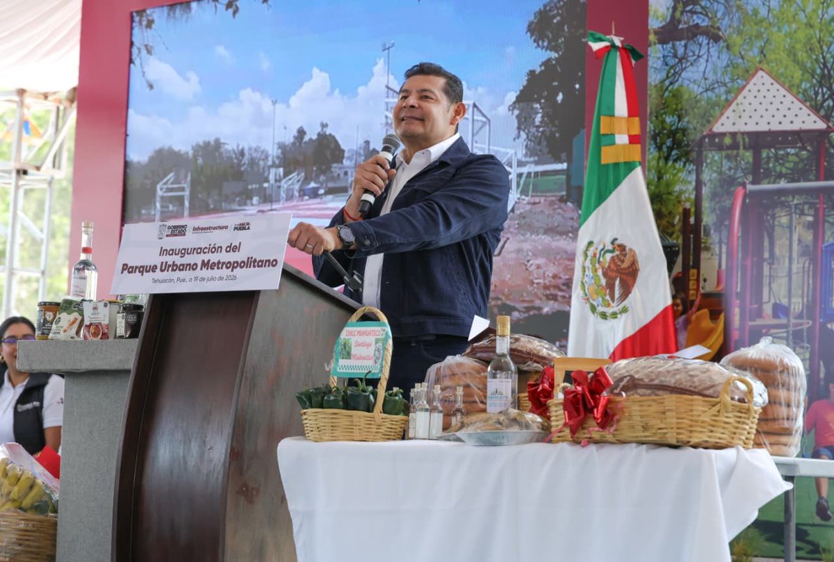 armentapuebla_'s tweet photo. Transformamos en grande a Tehuacán. 🫶🏼✨

Con la inauguración del Parque Urbano Metropolitano 🌳🛝 y la entrega de apoyos del Programa de Obra Comunitaria 🚜, fortalecemos el bienestar de las familias poblanas. 

#PorAmorAPuebla https://t.co/cBhFkBYRDl