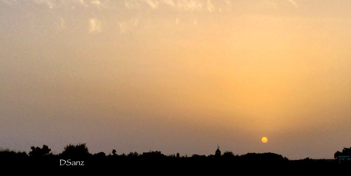 Er_Gaspasho's tweet photo. Atardeceres de sevillanas maneras #ElCieloDeSevillaTieneUnColorEspecial #CortijoDeCuarto #Bellavista https://t.co/3tDcvwJWud