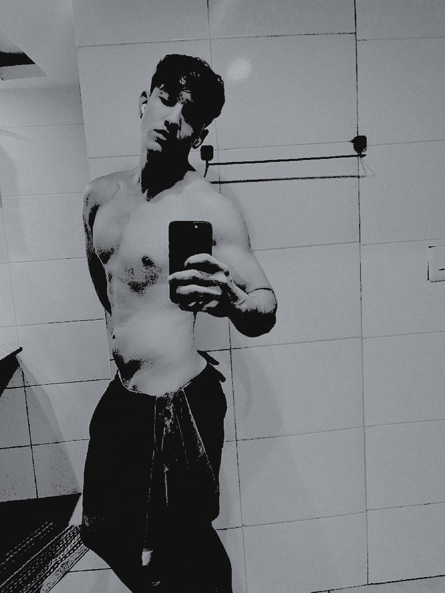 𝐋𝐈𝐏𝐄 tweet media