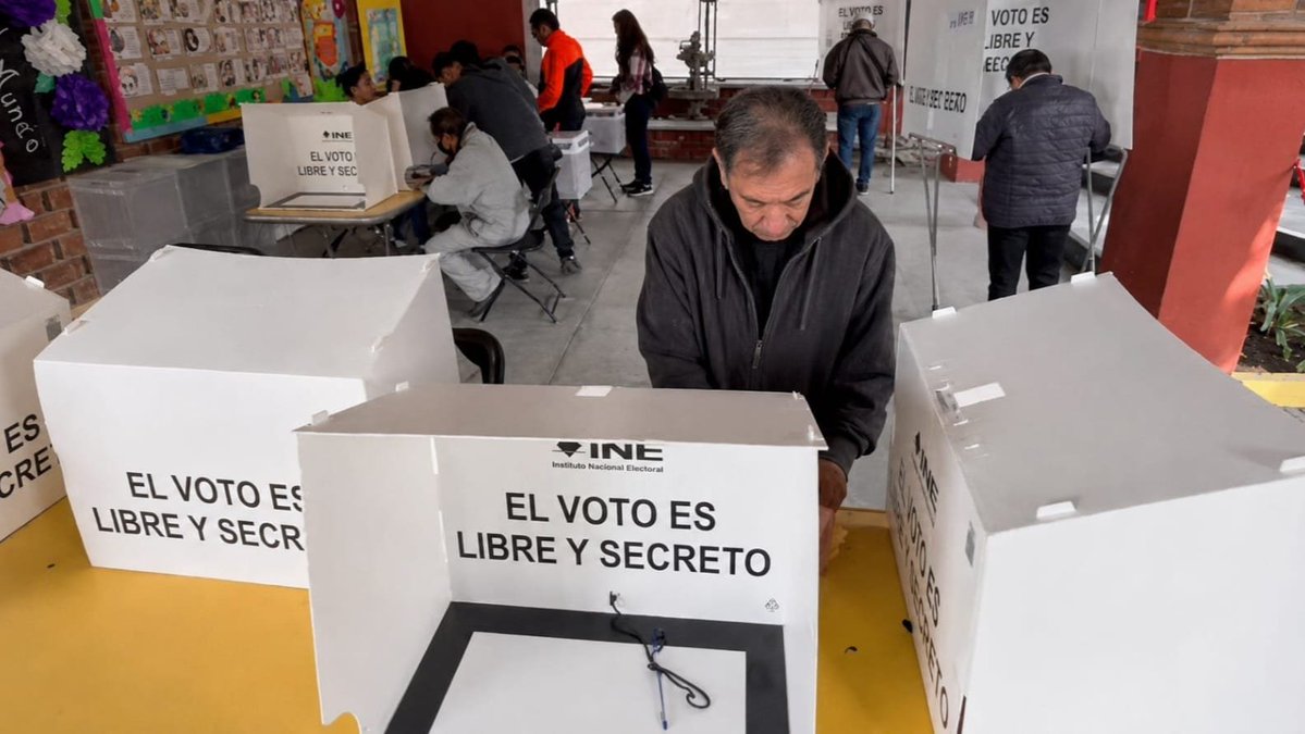 EpigrafeN's tweet photo. En septiembre próximo comenzará el #procesoelectoral2027 que organizará el #IEEM, en el que estarán en disputa mil 291 cargos públicos en el #EstadoDeMéxico , entre diputaciones locales, presidencias municipales, sindicaturas y regidurías
https://t.co/UxS1QKjLfS https://t.co/qNmXxm1ZEi