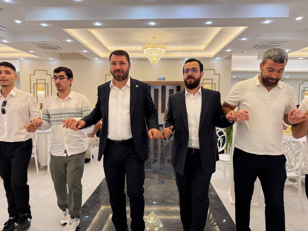 yakupiseri's tweet photo. Allah Teâlâ buyuruyor: 'Sizin için eşler yarattık ki onlarla huzur bulasınız.' (Rûm, 21)

Evlilik kervanına katılan İl Gençlik Kolları Başkanımız Yasir Söğüt kardeşime ve kıymetli eşine hayırlı, bereketli, huzur dolu bir ömür diliyorum.
Rabbim birlikteliklerini mübarek eylesin. https://t.co/lJZ2usw22k