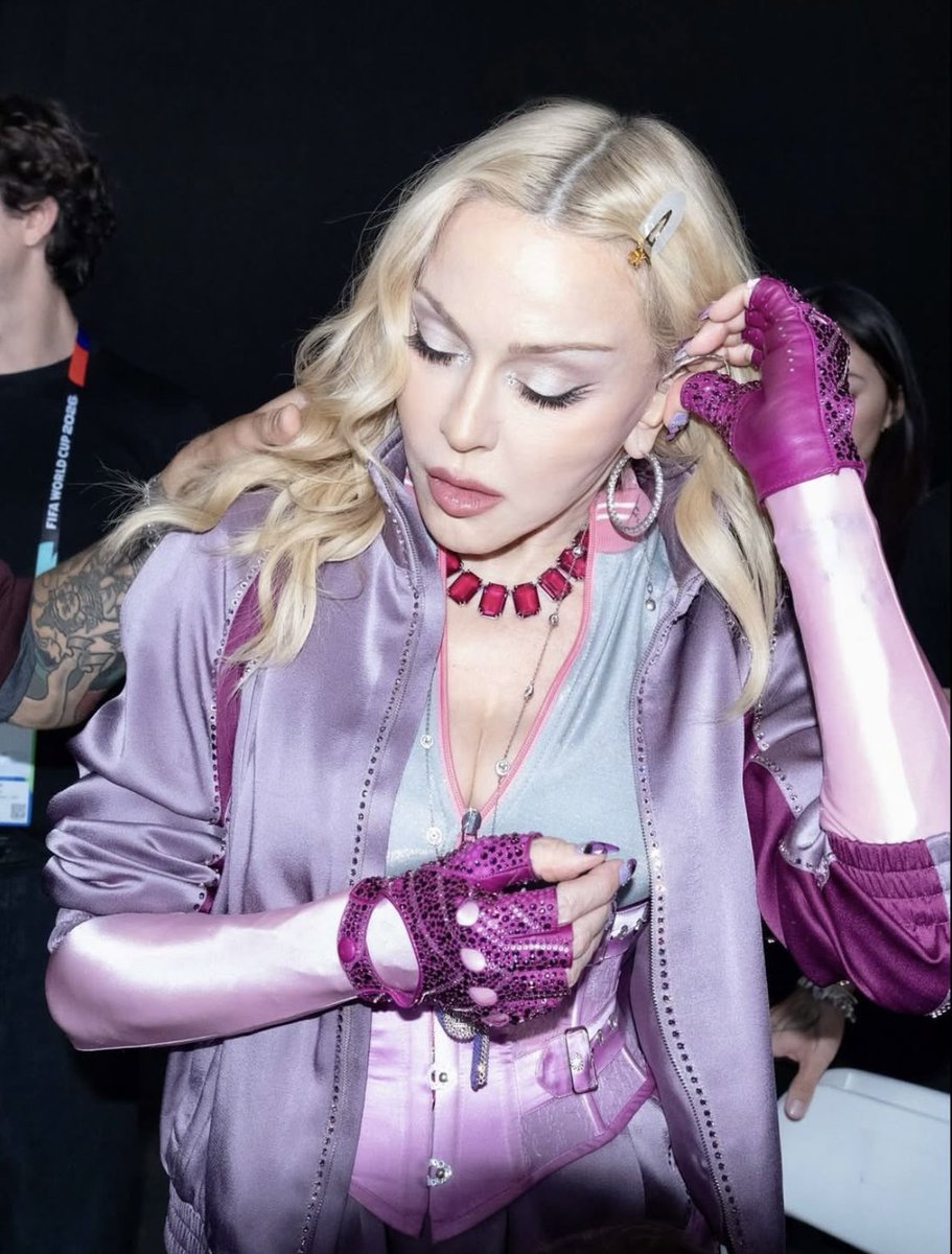 DrownedMadonna tweet media